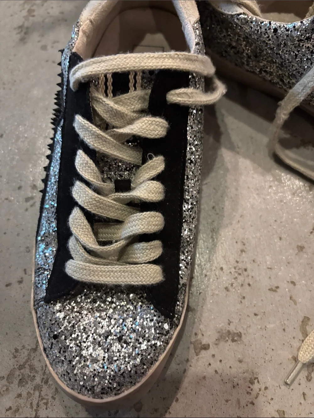 Shu shop size 9 Silver Glitter Low-Top Women's Sneakers with Black Star- so fun!